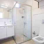מלון דירות Queen Victoria 3*