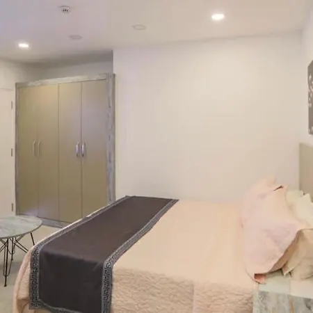 Queen Victoria Aparthotel 3*