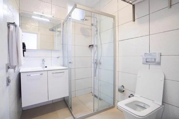 Ξενοδοχείο με διαμερίσματα Queen Victoria 3*